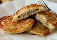 Фото к рецепту: Картофельные драники с мясом