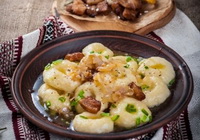 Фото к рецепту: Галушки из кукурузной муки с картофелем