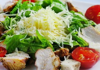 Фото к рецепту: Вкусный салат с куриного филе
