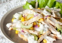 Фото к рецепту: Овощной простой салат с консервированной кукурузой