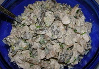 Фото к рецепту: Вкусный простой салат из белых грибов