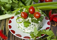 Фото к рецепту: Салат из кислого творога