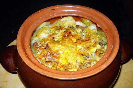 Свиная печень с грибами
