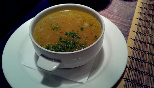 Уха с лимоном и овощами