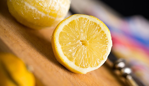 Лимон от неприятных запахов на кухне 