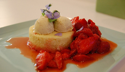 Креманки с маскарпоне и клубникой