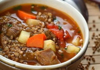Фото к рецепту: Гречневый суп с говядиной
