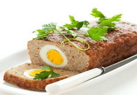 Фото к рецепту: Мясной рулет с говядиной и яйцом