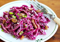 Фото к рецепту: Салат из краснокочанной капусты с имбирем