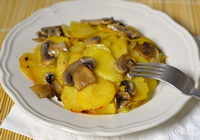 Фото к рецепту: Картофель с грибами в духовке
