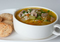 Фото к рецепту: Перловый суп с картофелем