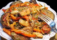 Фото к рецепту: Овощное рагу с кабачками и картофелем