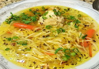 Фото к рецепту: Домашний суп с лапшой и курицей