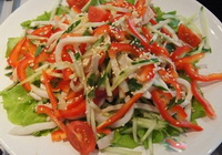 Фото к рецепту: Простой овощной летний салат