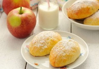Фото к рецепту: Сдобные пирожки с яблоками
