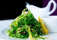 Фото к рецепту: Простой салат из морских водорослей