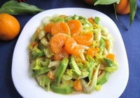 Фото к рецепту: Простой салат из сельдерея