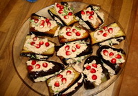 Фото к рецепту: Рулет из баклажан с грецкими орехами