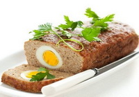 Фото к рецепту: Мясной рулет с яйцом