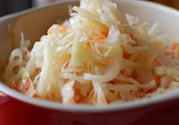 Фото к рецепту: Салат из белокочанной капусты на зиму