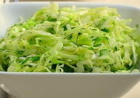 Фото к рецепту: Вкусный салат из капусты китайской