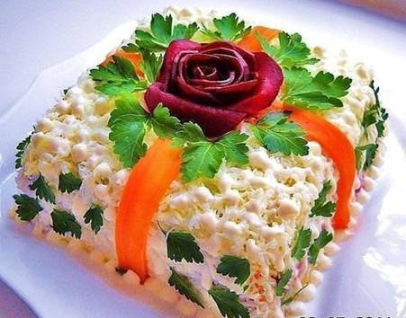 Как красиво украсить салат