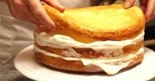 Бисквит с вареньем для торта