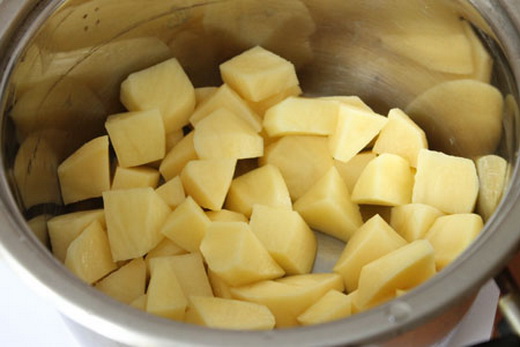 Режем картофель кубиками