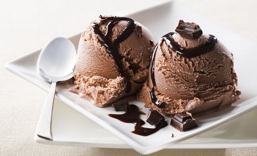 Домашнее шоколадное мороженое с крошкой