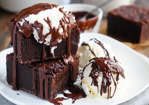 Творожное шоколадное пирожное