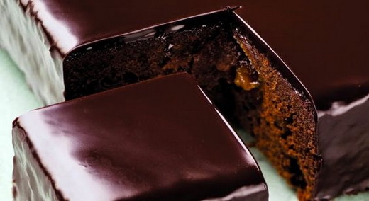 Бисквитное шоколадное пирожное