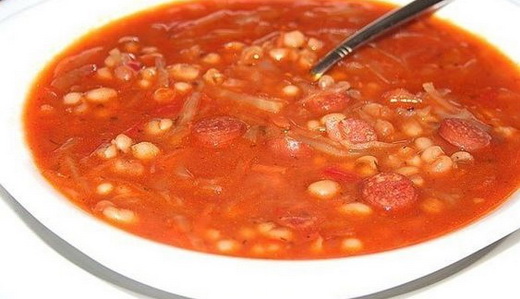 Суп с фасолью и с копченой колбасой
