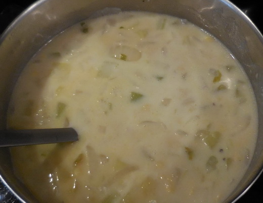 Варим молочный луковый суп