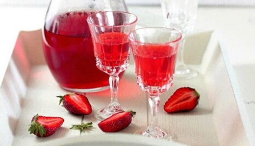 Вино земляничное из ягод